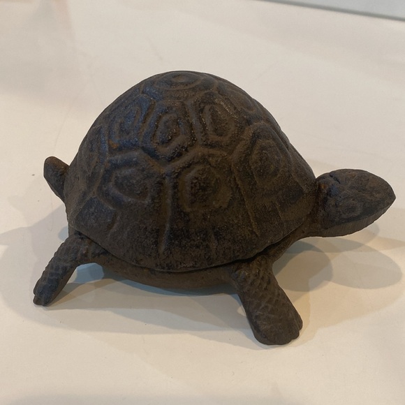 Turtle Tortoise Cast Iron Garden Decoration Key Hider Holder or trinket box VGUC - Picture 3 of 10
